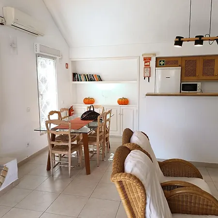 81 Great Spot Oura Beach, Villa