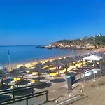 81 Great Spot Oura Beach, 阿尔布费拉
