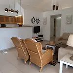 81 Great Spot Oura Beach, 别墅 *