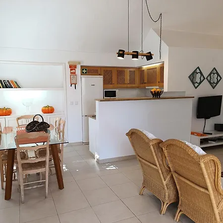 81 Great Spot Oura Beach, ヴィラ